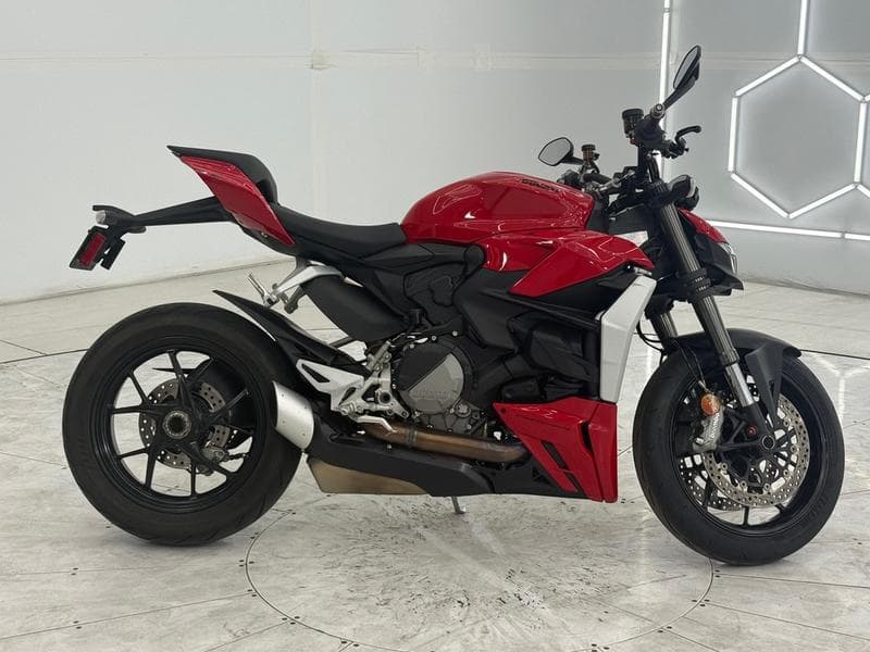 2024 Ducati Streetfighter V2 Red