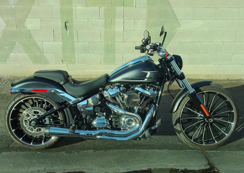 2023 Harley-Davidson FXBR - Breakout