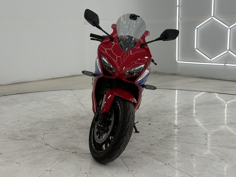 2025 Honda CBR650R E-Clutch